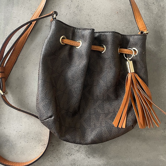 Michael Kors Bucket Bag - Picture 1 of 4